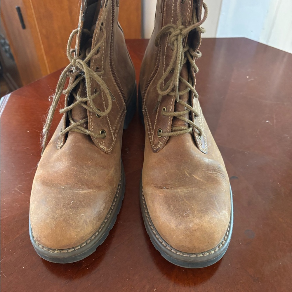 Clarks Women’s Brown Leather Lace Up Boots Size 8.5